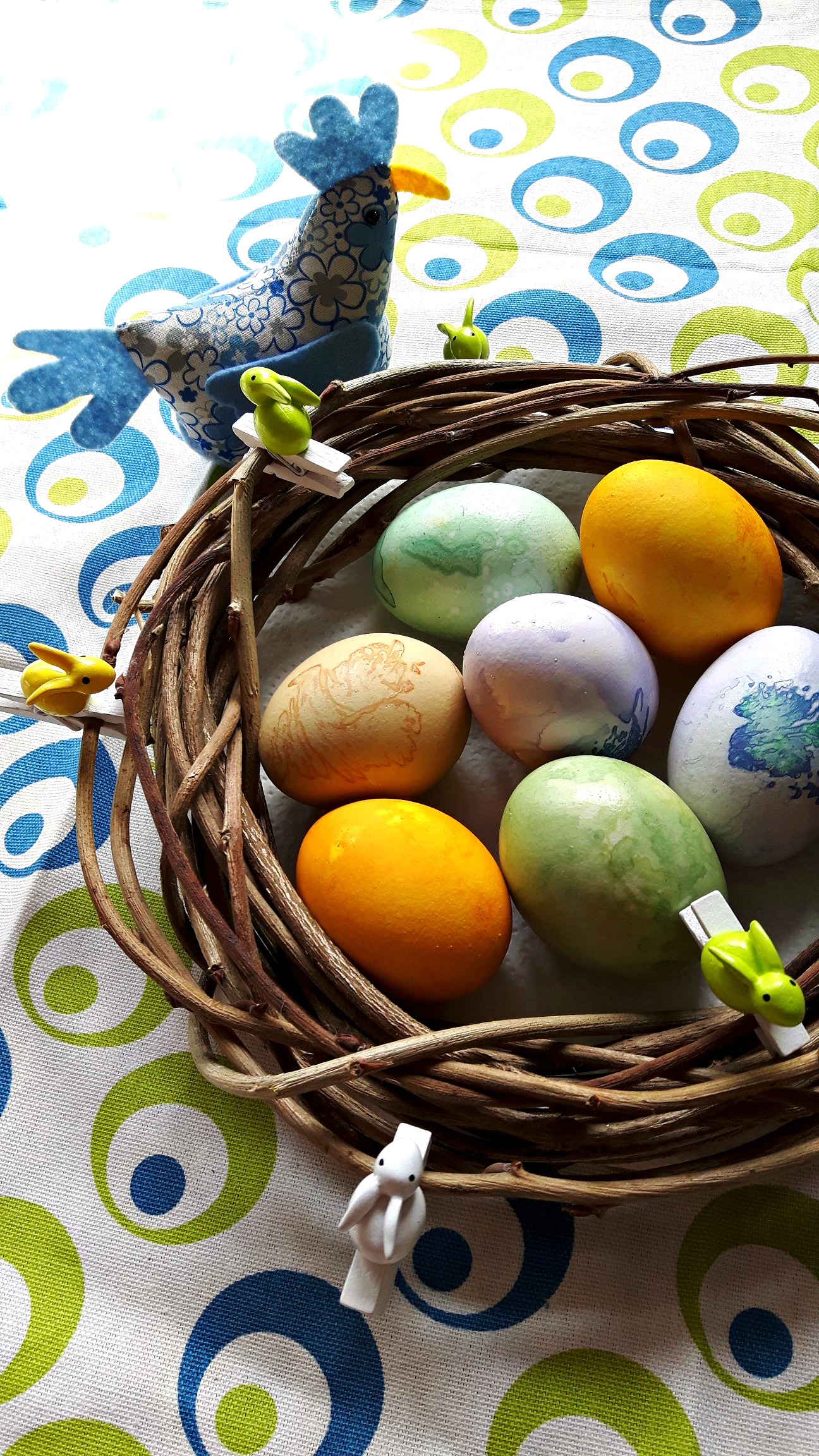 Patru feluri de a vopsi ouăle de Paști în mod natural